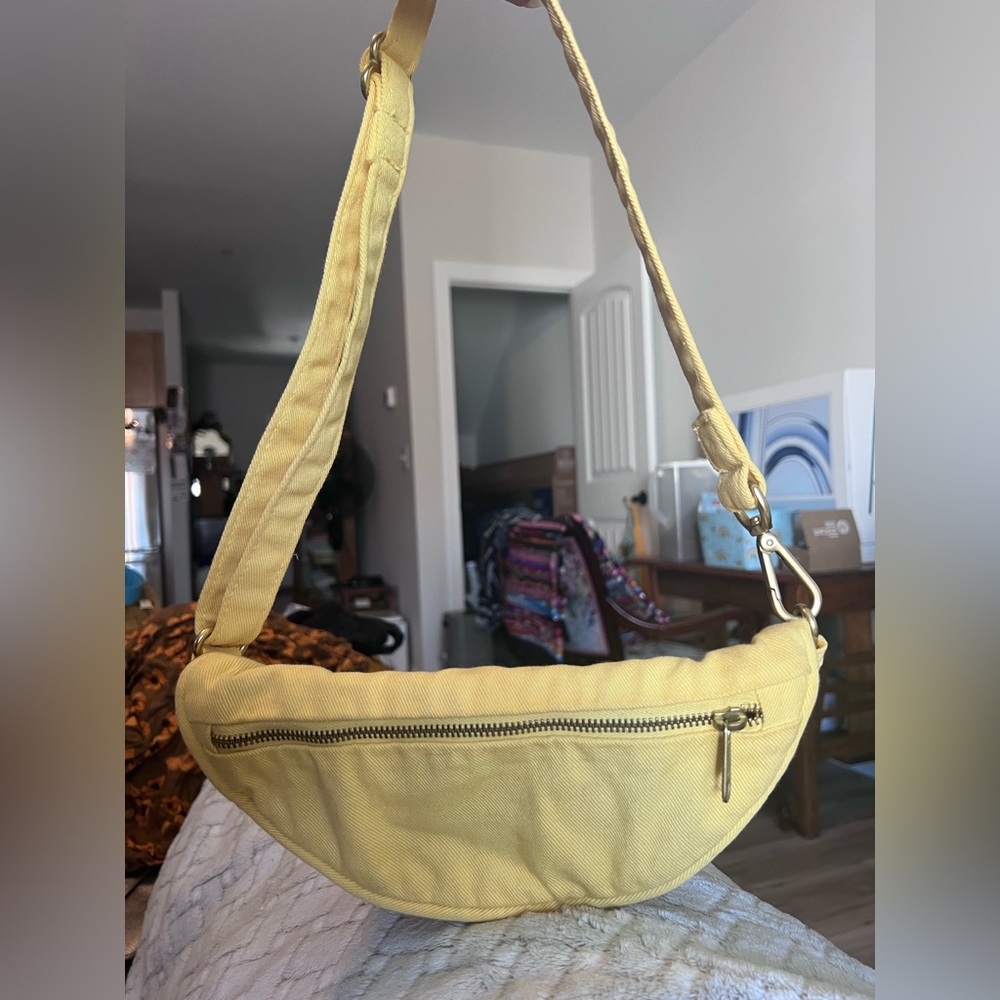 Chic Yellow Crossbody Bag